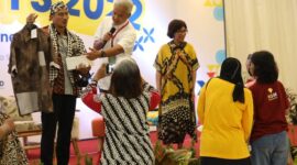 Ketua Pemenangan Pemilu Partai Persatuan Pembangunan (PPP) Sandiaga Salahuddin Uno bersama Gubernur Jawa Tengah Ganjar Pranowo. (Dok. Jatengprov.go.id)