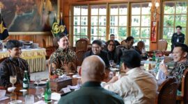 Menteri Pertahanan RI Prabowo Subianto dikunjungi beberapa komika dan influencer di Kantor Kemhan. (Dok. Tim Media Prabowo Subainto)