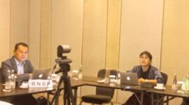 Anggota Komisioner BNSP, Amilin, memenuhi undangan Direktur Perundingan Perdagangan Jasa Kementerian Perdagangan RI, Basaria Tiara L. Gaol, dalam pembahasan tentang penyusunan jawaban pertanyaan terkait proposal Movement of Natural Persons (MNP) dan pembahasan usulan Indonesia atas skema Working Holiday Visa (WHV) yang dilaksanakan di Double Tree by Hilton Jakarta (28/12/23). (Doc.BNSP)

