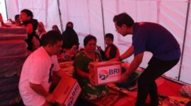 BRI melalui BRI Cabang Sumedang bergerak cepat memberikan bantuan tanggap darurat Peduli Bencana Gempa Sumedang. (Dok. BRI)