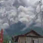 Gunung Merapi erupsi dan memuntahkan awan panas serta mengakibatkan hujan abu vulkanik. (Dok. BPBD Kabupaten Boyolali dan BPBD Provinsi Jawa Tengah)

