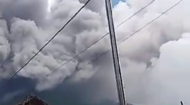 Gunung Merapi erupsi dan memuntahkan awan panas serta mengakibatkan hujan abu vulkanik. (Dok. BPBD Kabupaten Boyolali dan BPBD Provinsi Jawa Tengah)


