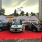 Penyerahan unit mobil Hyundai Santa Fe dan Hyundai Stargazer kepada tiga orang pemenang Super AgenBRILink pada 20 Maret 2024. (Dok. BRI)