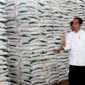 Presiden Jokowi saat meninjau Gudang Bulog Rawang Timur, Kota Padang, Sumatera Barat. (Dok. Presidenri.go.id)