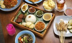 Nasi Kuning: Jejak Aroma Rempah Nusantara dalam Setiap Butir