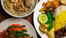 Nasi kuning tumpeng lengkap dengan aneka lauk pauk disajikan dalam sebuah upacara syukuran, melambangkan harapan akan keberuntungan dan kebahagiaan yang melimpah. Hidangan istimewa ini mencerminkan kekayaan budaya dan tradisi kuliner Indonesia yang telah turun-temurun.