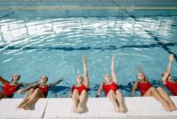Berbagai usia menikmati keseruan dan manfaat kebugaran olahraga air, dari aqua aerobik yang energik hingga water yoga yang menenangkan, semuanya di dalam elemen air yang menyegarkan. Masing-masing individu merasakan dampak positifnya pada tubuh dan pikiran.