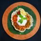 Sajian tumpeng nasi kuning yang ikonik dengan aneka lauk pauk tradisional, melambangkan syukur dan kemakmuran dalam berbagai perayaan di Indonesia. Hidangan ini memancarkan kehangatan dan kekayaan budaya kuliner Nusantara.