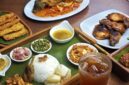 Sajian nasi kuning berbentuk tumpeng yang dihiasi beragam lauk pauk khas Indonesia, memancarkan keindahan dan kekayaan kuliner Nusantara yang siap dinikmati. Hidangan ini seringkali menjadi pusat perhatian dalam berbagai perayaan dan syukuran.