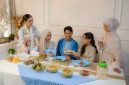Sajian nasi kuning tumpeng lengkap dengan aneka lauk pauknya, melambangkan kemakmuran dan rasa syukur dalam setiap perayaan penting masyarakat Indonesia. Keindahan warna emasnya yang memukau menjadi daya tarik utama hidangan tradisional ini.
